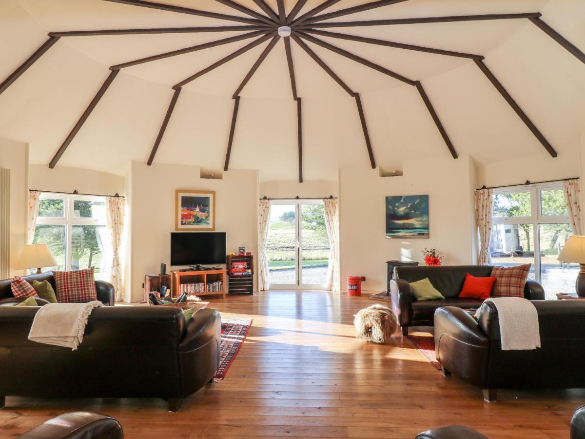 The Roundhouse Villa Auchterarder Bagian luar foto
