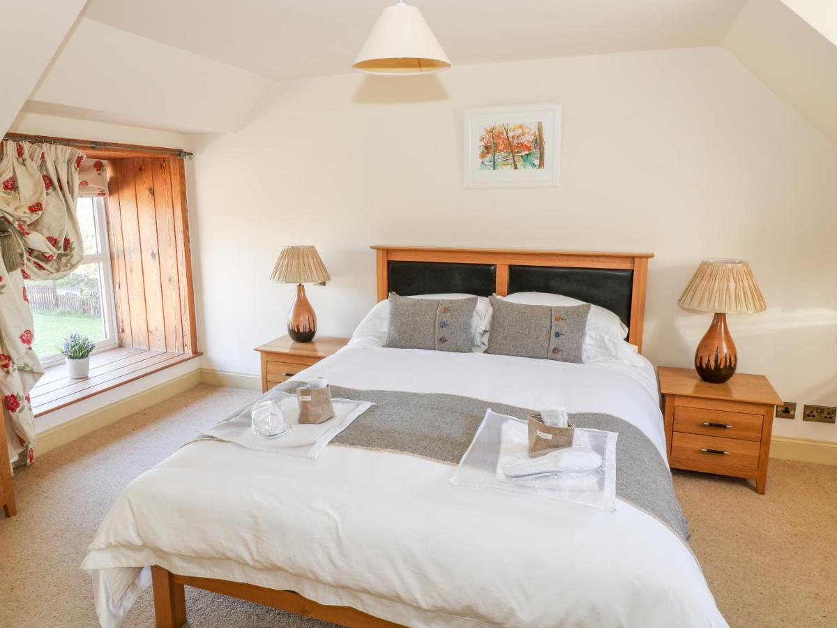 The Roundhouse Villa Auchterarder Bagian luar foto